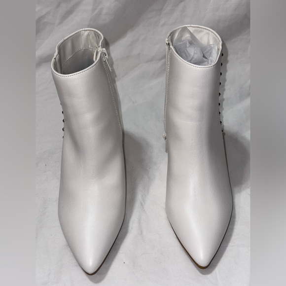 Bamboo women’s White ankle boots. NWT size7.5 - Picture 2 of 5